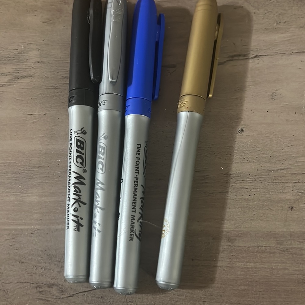 Assorted Markers - Picture 3 of 4